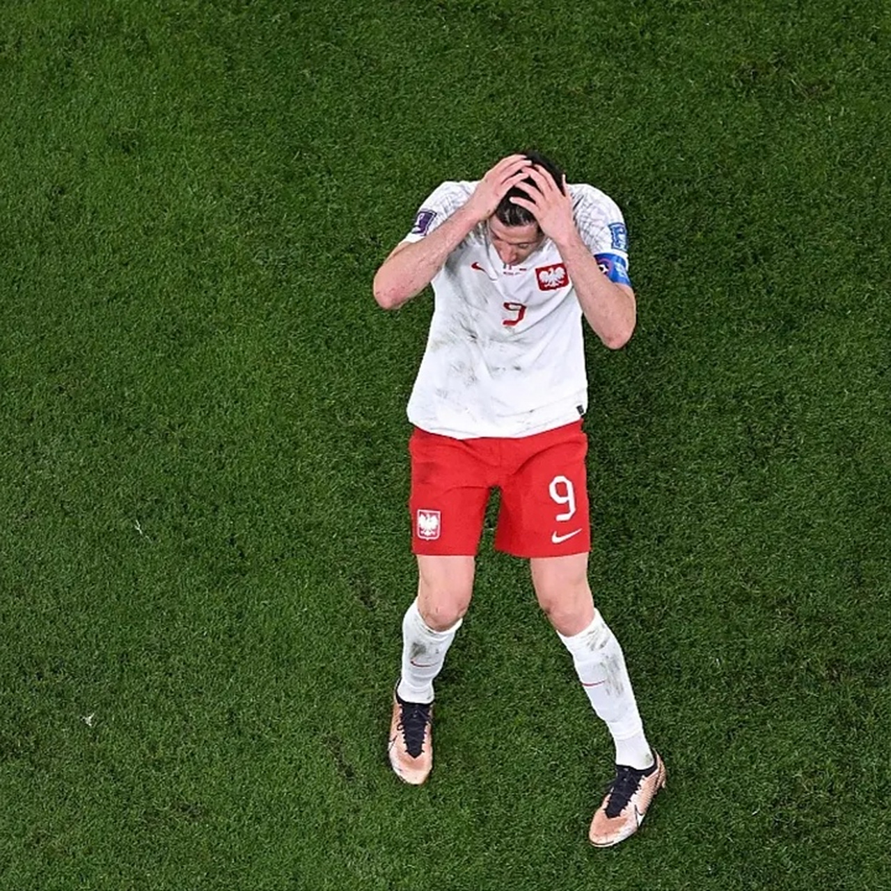 曼城力克那不勒斯，莱万扑点救主意甲