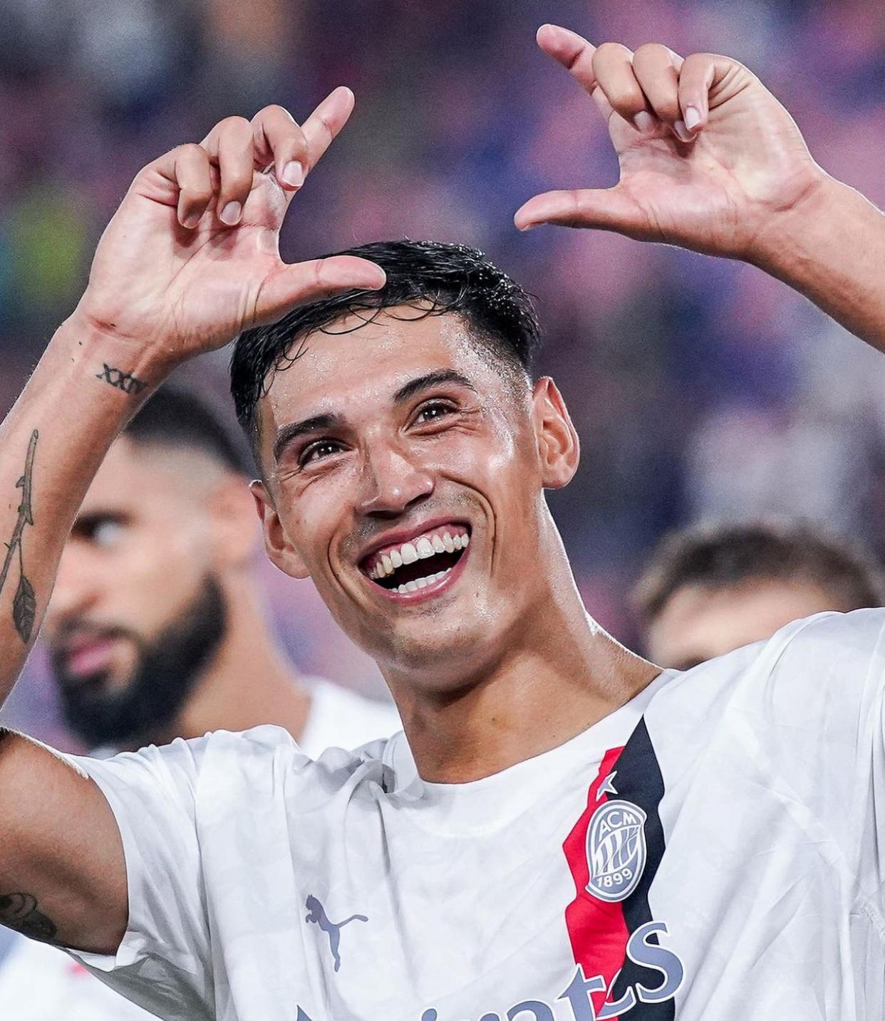 关于AC米兰轻取巴黎圣日耳曼，范戴克乌龙送礼法甲的信息