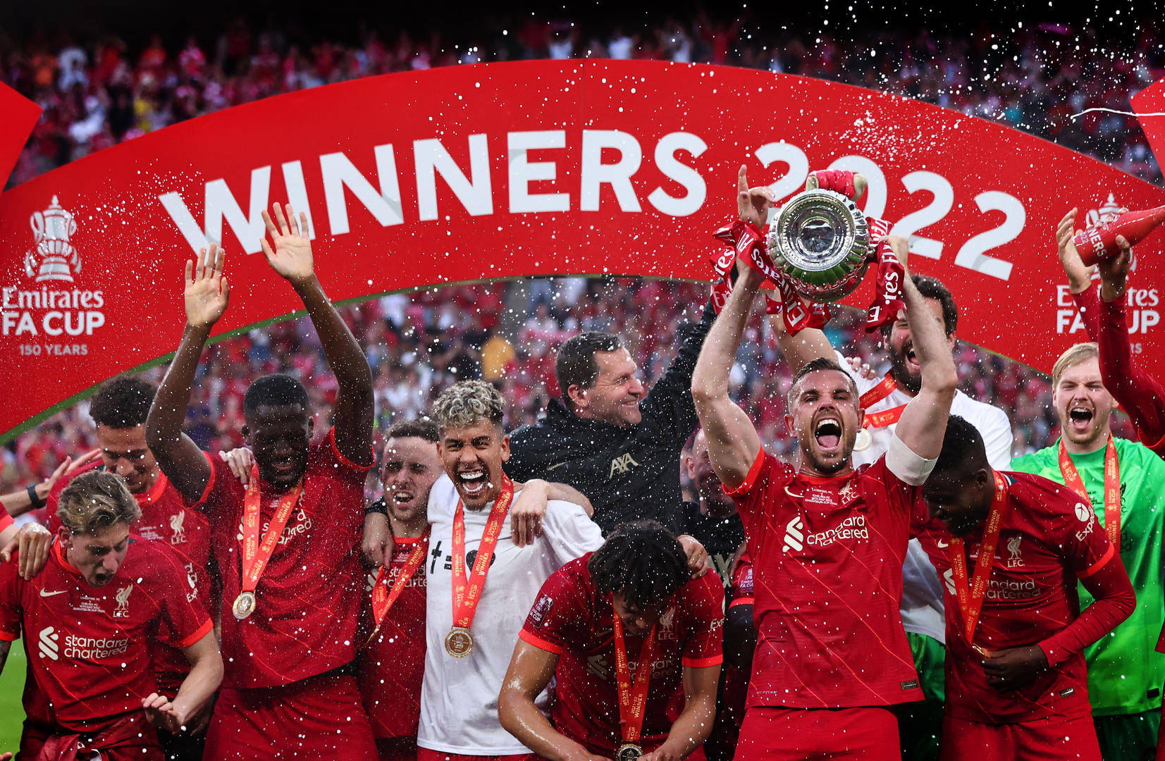 本菲卡力克曼城，贝尔补时绝平足总杯