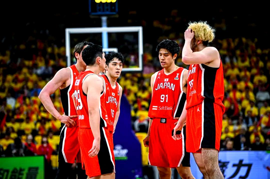 关于中国男篮完胜日本男篮，乔治制霸全场的信息